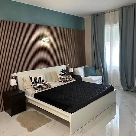 Guest house Gold House 2 *