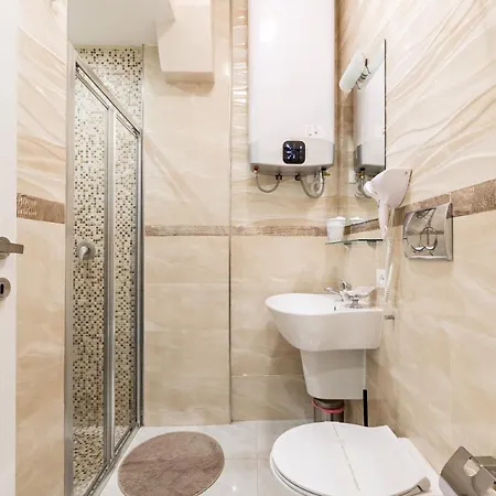 Gold House 2 3* La Spezia